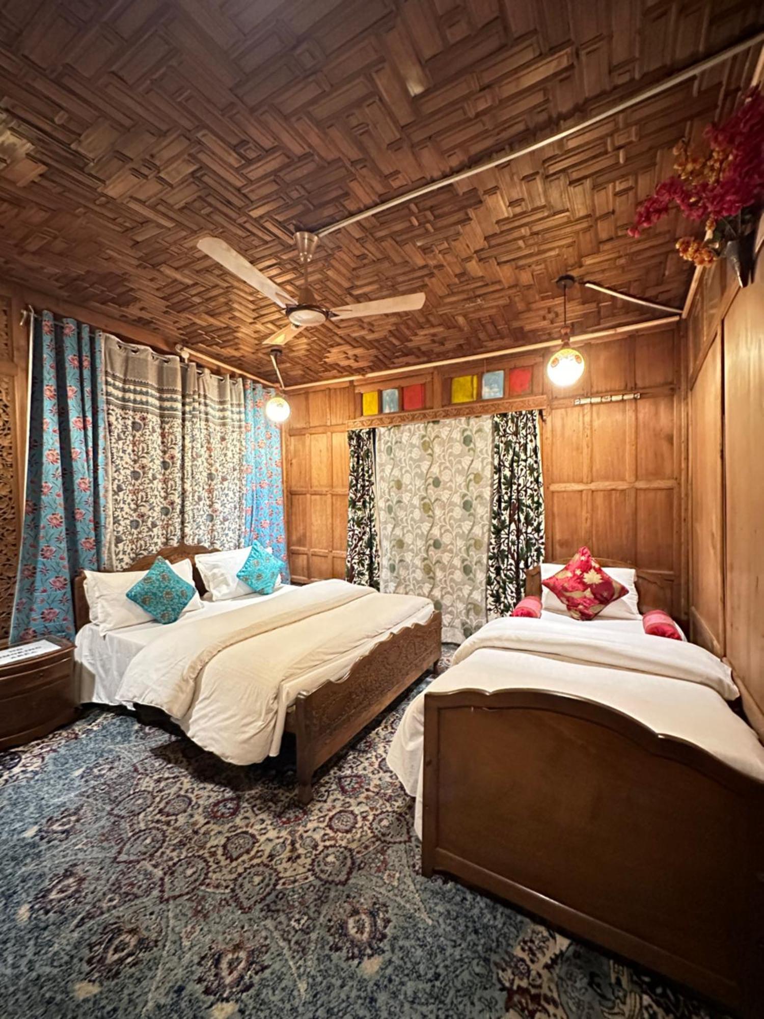Lake Palace Group Of House Boats Srīnagar 외부 사진