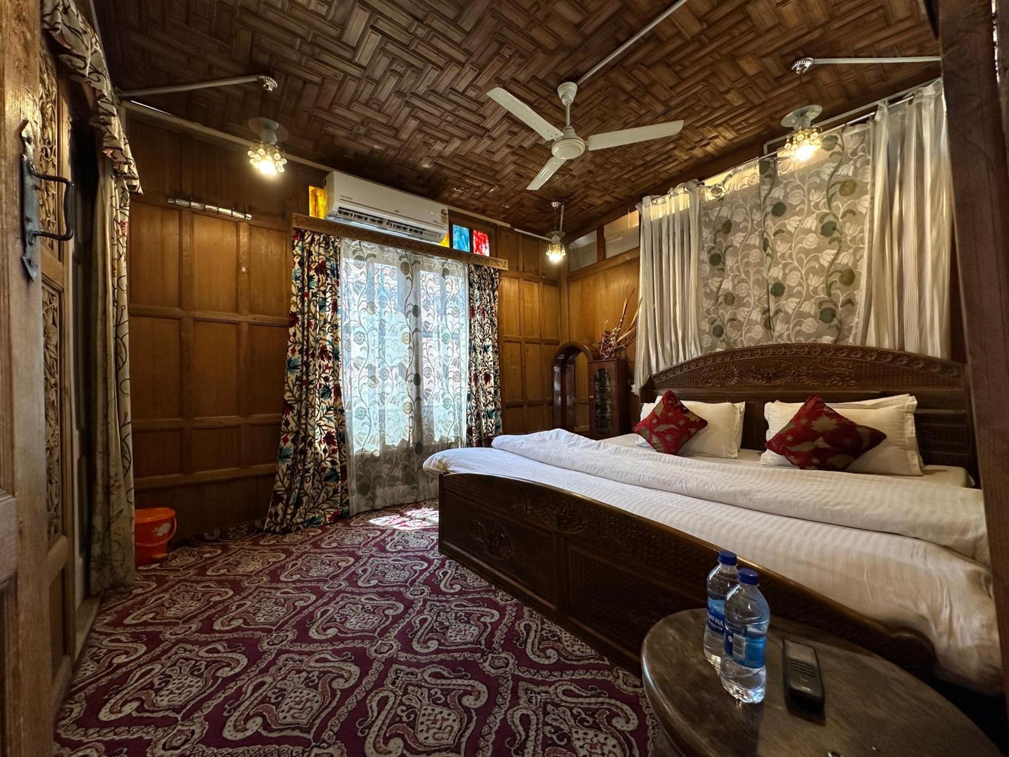 Lake Palace Group Of House Boats Srīnagar 외부 사진