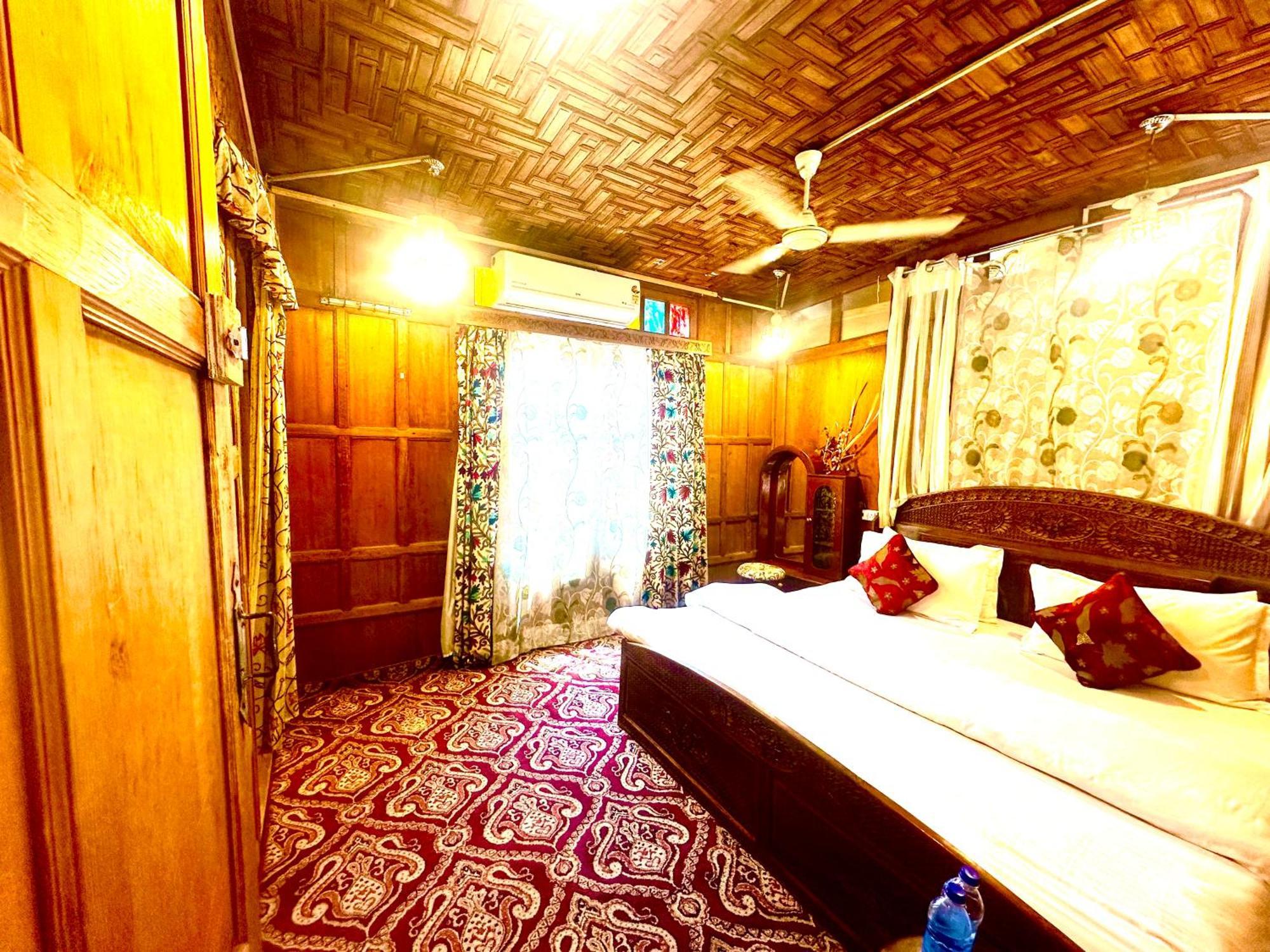 Lake Palace Group Of House Boats Srīnagar 외부 사진