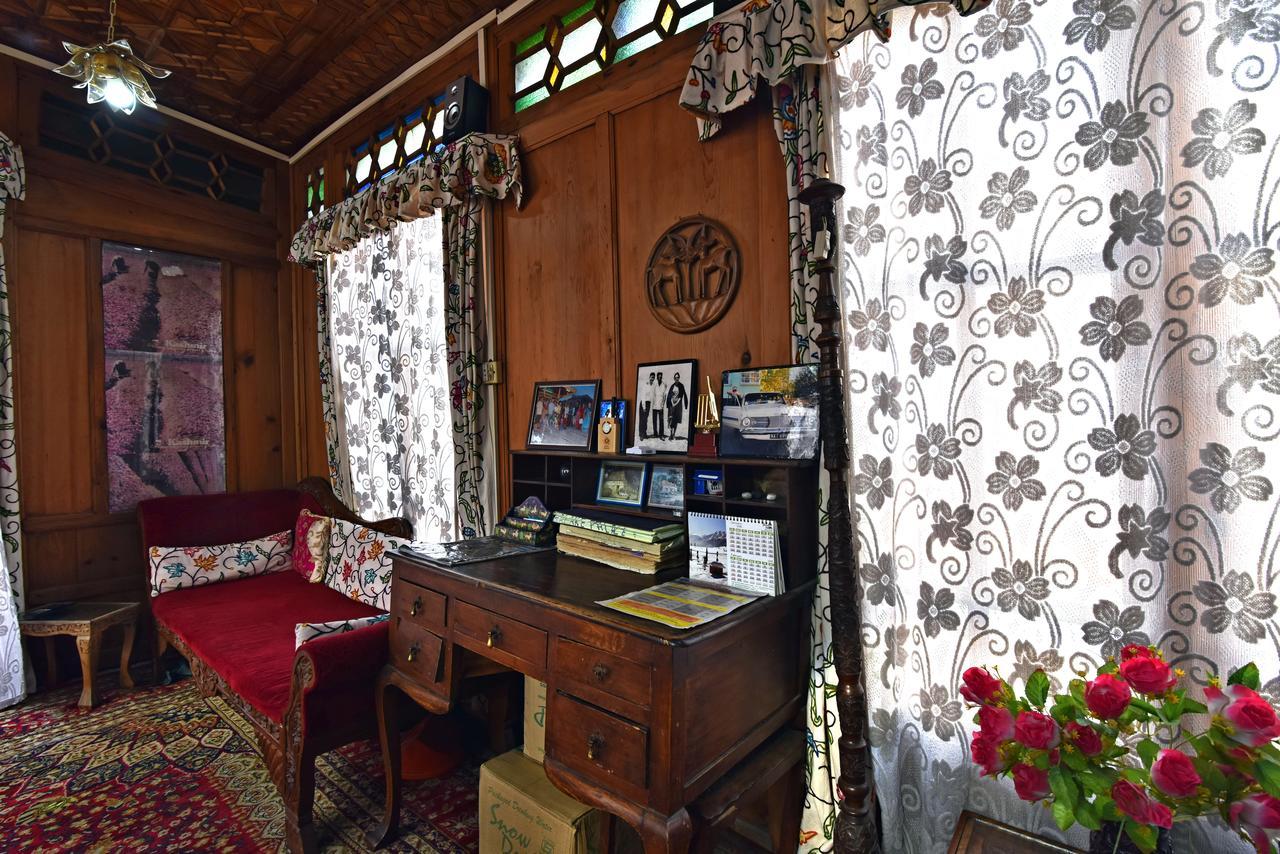 Lake Palace Group Of House Boats Srīnagar 외부 사진
