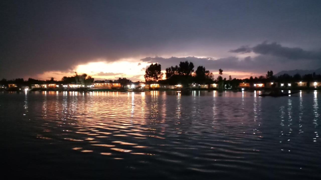 Lake Palace Group Of House Boats Srīnagar 외부 사진